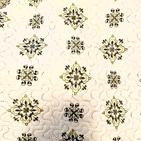 🌼 Colette Reversible Quilt Set, Very Lightweight,  White Gray Yellow, size King - Picture 8 of 8